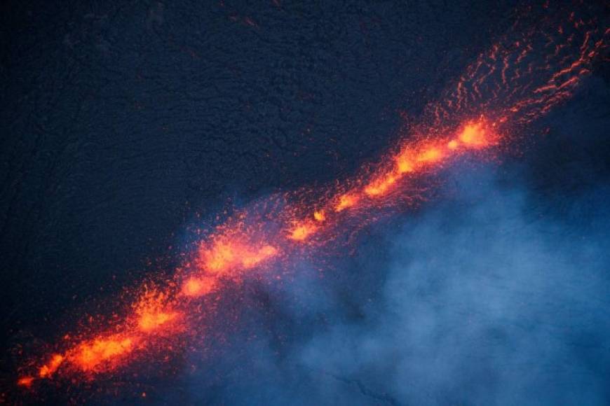 Científicos consideran que esta actividad volcánica puede anteceder una mayor erupción como la registrada en 1925.