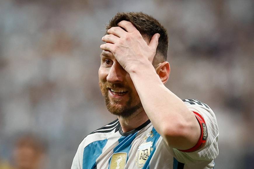 Argentina venció a Australia por 2-0 en un amistoso en Pekín donde la afición china le rindió tributo al capitán del campeón del mundo Lionel <b>Messi</b>, autor del primer gol, el más rápido de su carrera.