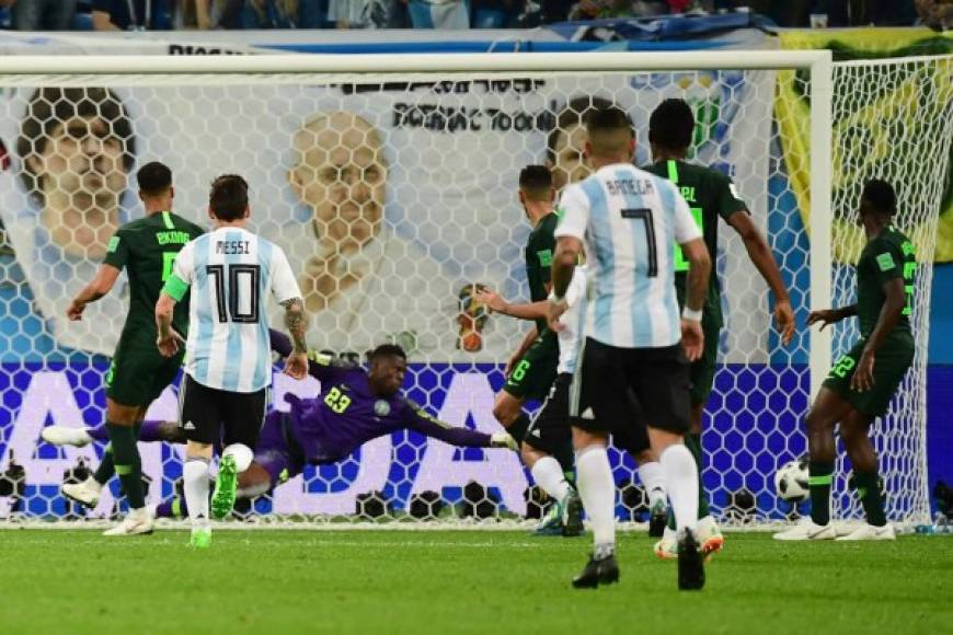 Marcos Rojo le dio la victoria a Argentina con un disparo de derecha que no pudo parar el portero de Nigeria. Foto AFP