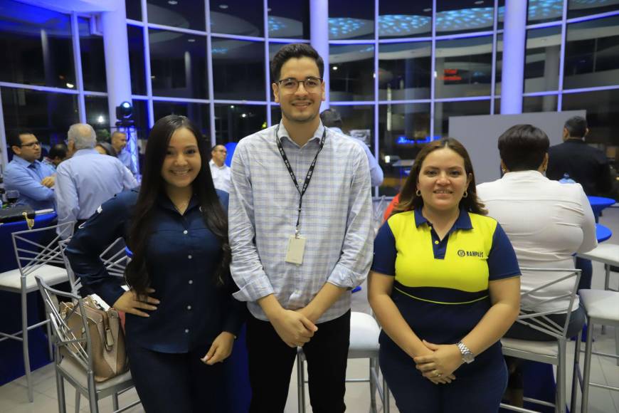 Hilda Madrid, Darwin Corleto y Kimberly de Benítez