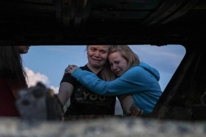 CORRECTION - Members of the Lebaron family mourn while they watch the burned car where part of the nine murdered members of the family were killed and burned during an gunmen ambush on Bavispe, Sonora mountains, Mexico, on November 5, 2019. - US President Donald Trump offered Tuesday to help Mexico 'wage war' on its cartels after three women and six children from an American Mormon community were murdered in an area notorious for drug traffickers. (Photo by Herika MARTINEZ / AFP) / The erroneous mention[s] appearing in the metadata of this photo by Herika MARTINEZ has been modified in AFP systems in the following manner: [AFP PHOTO / Herika MARTINEZ ] instead of [AFP PHOTO / STR ]. Please immediately remove the erroneous mention[s] from all your online services and delete it (them) from your servers. If you have been authorized by AFP to distribute it (them) to third parties, please ensure that the same actions are carried out by them. Failure to promptly comply with these instructions will entail liability on your part for any continued or post notification usage. Therefore we thank you very much for all your attention and prompt action. We are sorry for the inconvenience this notification may cause and remain at your disposal for any further information you may require.