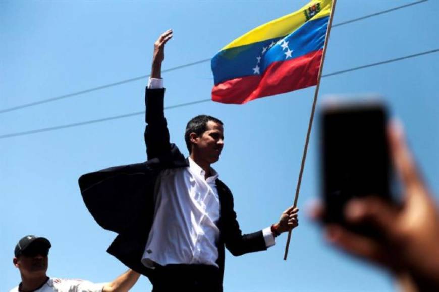 Su regreso colocó al gobierno de Maduro en un dilema: si lo detiene desataría una fuerte reacción internacional e interna, y si lo deja libre, según los analistas, evidenciaría cierta debilidad.