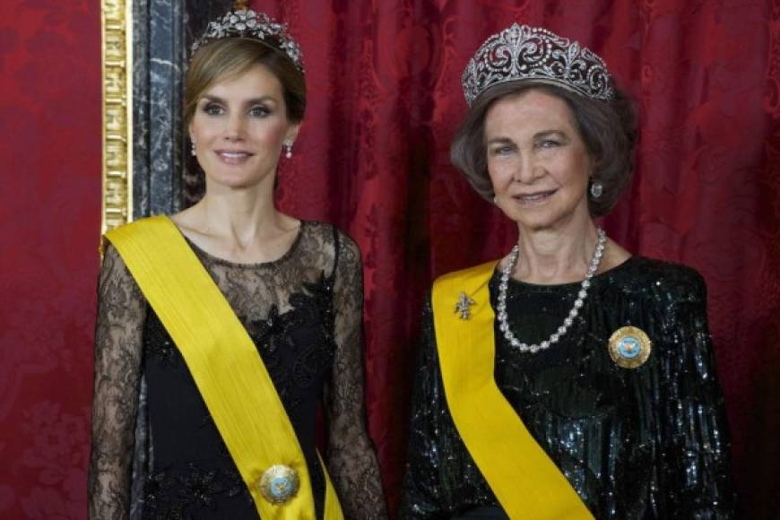 La reina Sofía lució la tiara en la cena de gala durante la asunción al trono del rey Felipe el 19 de junio de 2014.