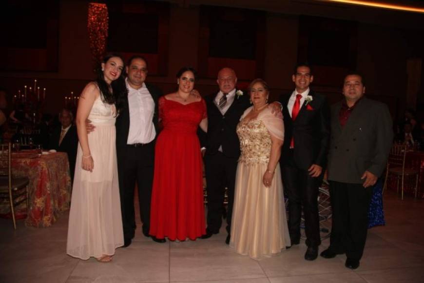 Mary Ann y Douglas Gough, Mary Velásquez, Douglas y Mary Gough, Enmanuel Girón y José Velásquez.