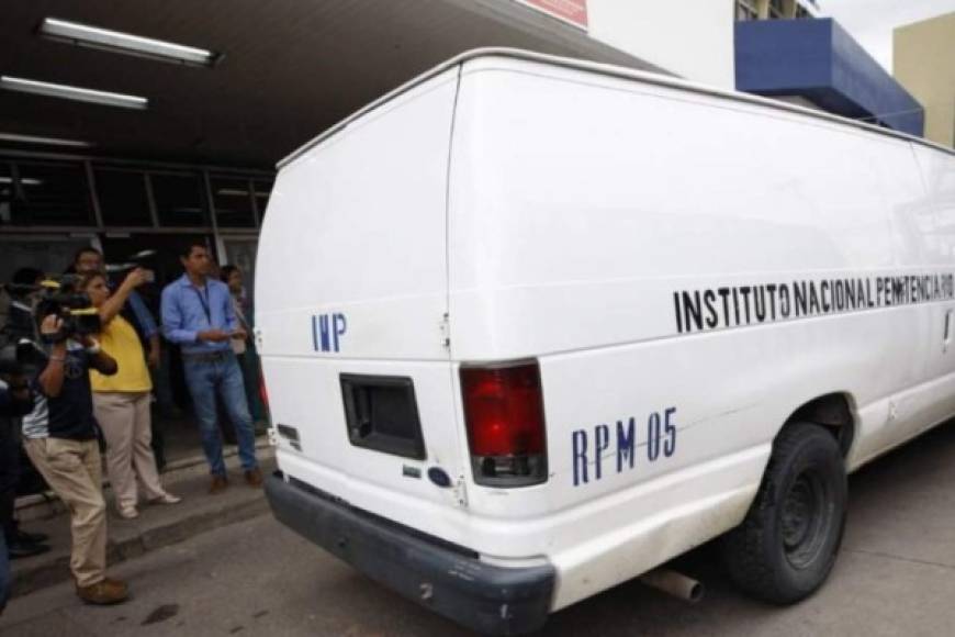 Los primeros diez reos heridos fueron trasladados en una camioneta de la Penitenciaría Nacional. Fueron llevados al Hospital Escuela Universitario de Tegucigalpa.