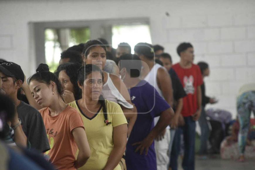 Así amanecieron las familias afectadas por lluvias en albergue de San Pedro Sula (Fotos)