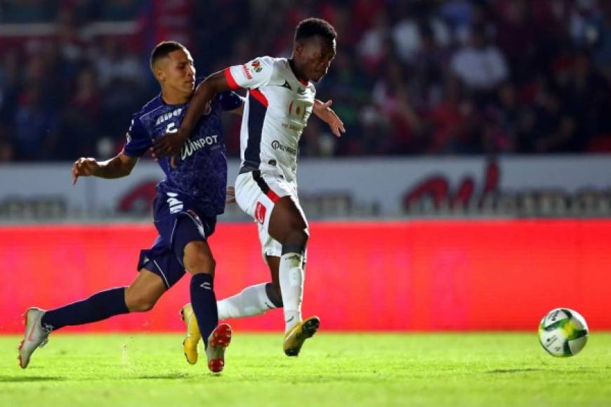 Félix Crisanto (Lobos BUAP/México) - Lateral derecho de 28 años.