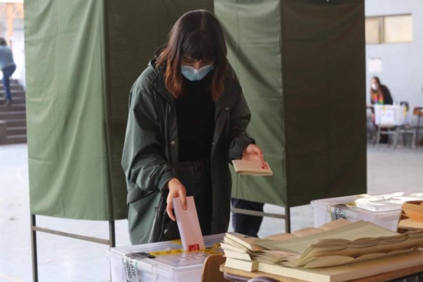 El sábado acudieron a las urnas más de tres millones de electores (20,44%) de un total de 14,9 millones de convocados a votar de manera voluntaria.