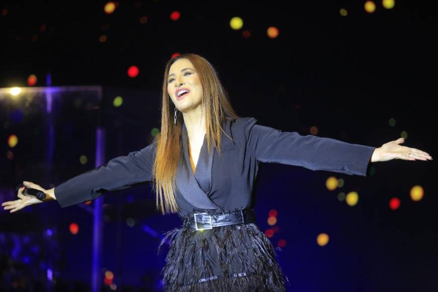 FOTOS: Myriam Hernández enamoró con sus canciones a los sampedranos