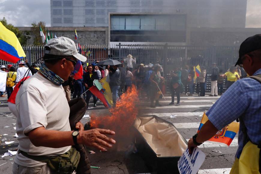 “En ese caso, las Fuerzas Armadas y la Policía Nacional actuaremos con firmeza en cumplimiento a nuestra misión constitucional para proteger la vida, los derechos y las garantías de los ecuatorianos”, agregó.