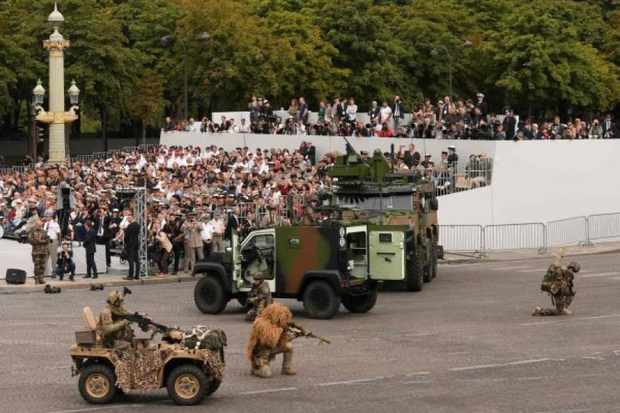 En total, unos 4.300 militares, 196 vehículos, 237 caballos, 69 aviones y 39 helicópteros fueron movilizados para este acontecimiento.