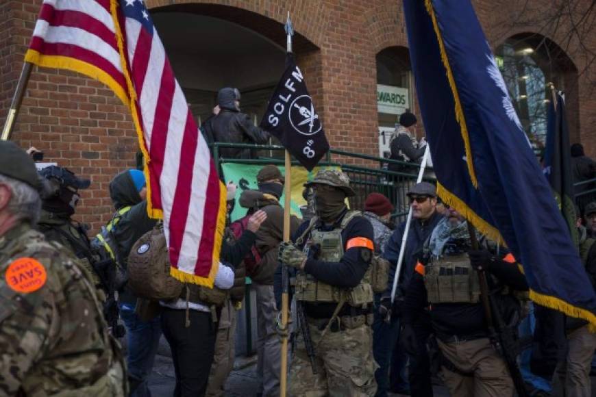 Miles de activistas a favor de las armas comienzan a llegar este lunes a la ciudad estadounidense de Richmond, Virginia, para una manifestación que se realizará bajo una gran vigilancia y un estado de emergencia declarado por las autoridades que temen la violencia de los grupos de extrema derecha.