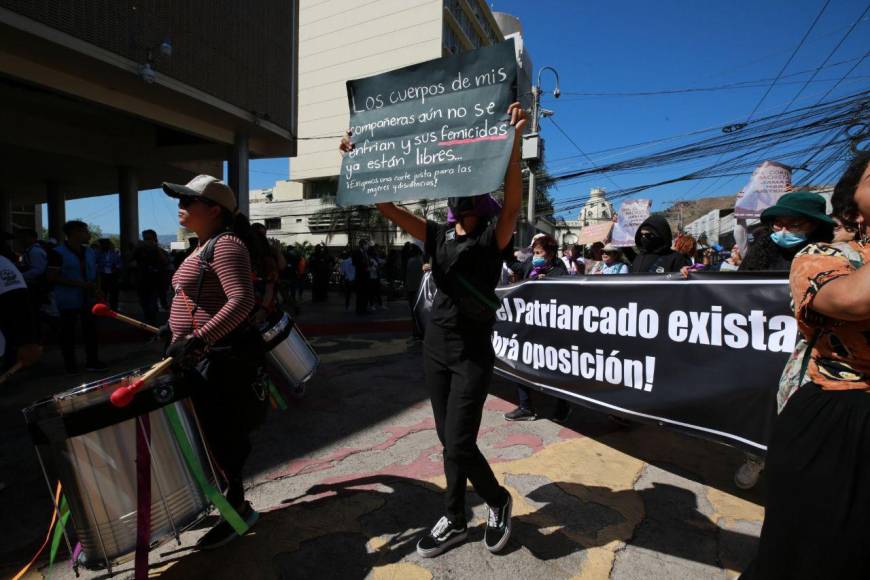La protesta de las féminas coincide con el Día de la Mujer, que se celebra hoy en Honduras. 