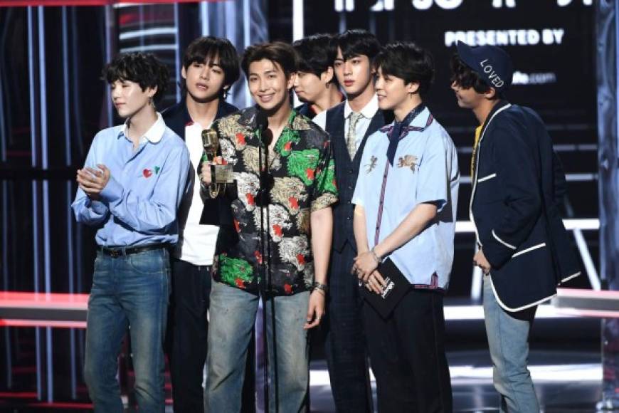 La banda de K-Pop surcoreana, BTS, se llevó el premio a Mejor artista social.