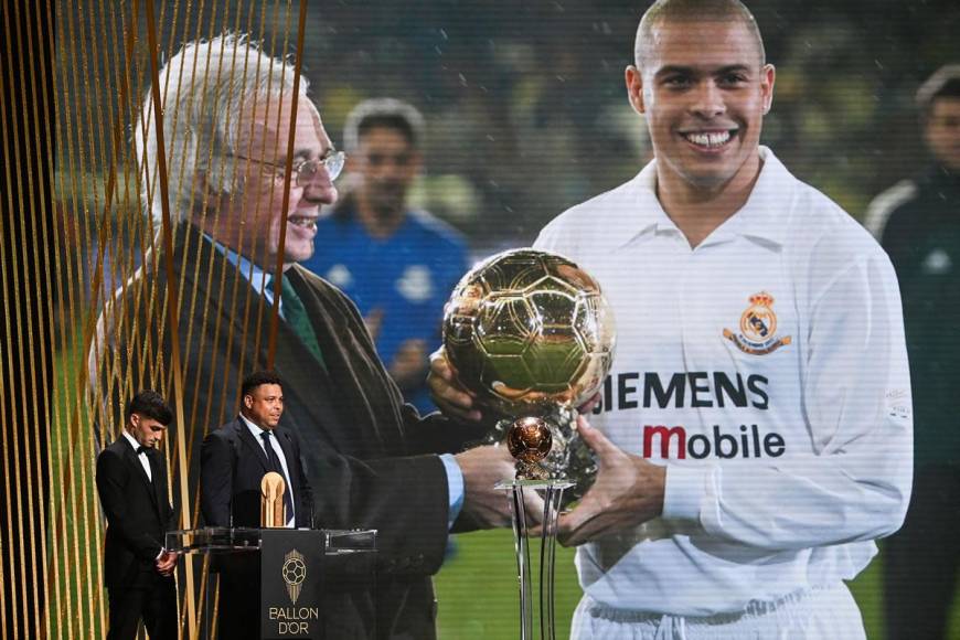 Ronaldo y Pedri González se encargaron de entregar el primer premio de la noche en la Gala del Balón de Oro 2022.