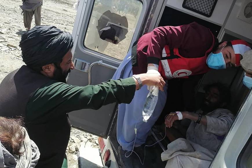 Devastación y muerte tras potente terremoto que dejó más de 1,000 fallecidos en Afganistán (Fotos)