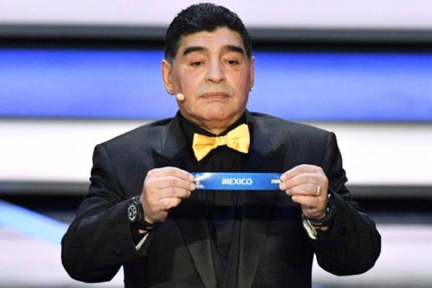 Diego Maradona firmó un contrato por 11 meses con Dorados, acordando un salario de 150 mil dólares mensuales, lo que da un acumulado de más de 1.6 millones de dólares. FOTO AFP.