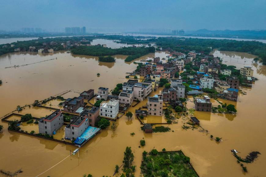 De hecho, en varias zonas de Cantón son las <b>inundaciones</b> más graves desde el inicio de la recogida de datos meteorológicos en los años 1950, según la prensa estatal.