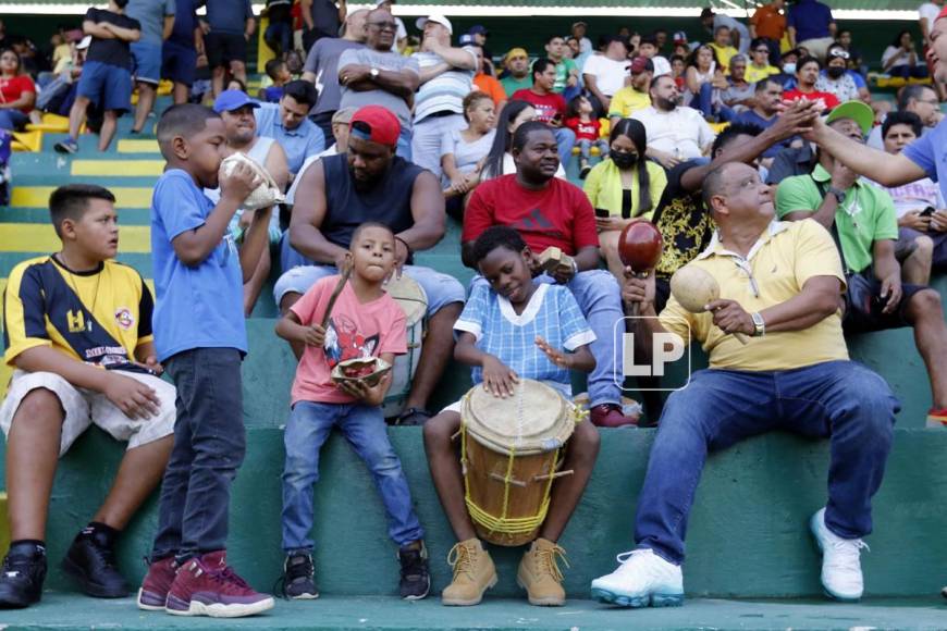 2,326 aficionados pagaron su boleto en la apertura del estadio Luis Girón de La Lima y dejaron un saldo de 232,600 lempiras.