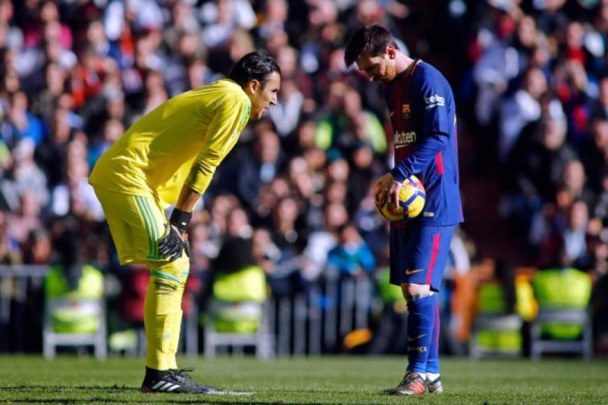 Messi se paró frente a frente del portero tico Keylor Navas para patear el penal.