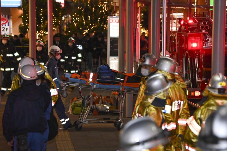 El suceso tuvo lugar en la línea de cercanías Keio, a la altura de la estación Kokuryo (al oeste de la capital) en torno a las 20 horas (11.00 GMT) de este domingo, justo cuando cerraban los centros de votación para los comicios a la cámara baja del Parlamento nipón.