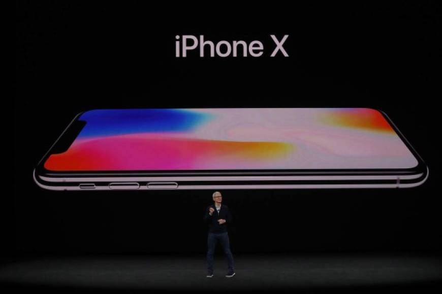 El iPhone X, con un precio de 999 dólares, podrá encargarse a partir del 27 de octubre y saldrá a la venta el 3 de noviembre. AFP