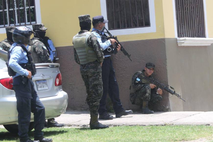 Los agentes de la Policía estaban realizando allanamientos en la colonia Ciudad España.