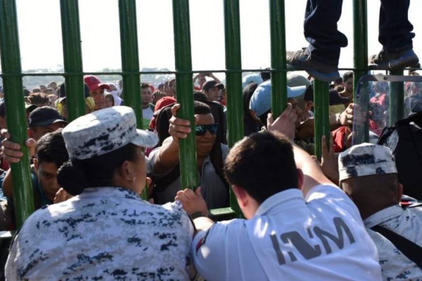En ese punto de la frontera de México con Guatemala se mantiene el despliegue de la Guardia Nacional y de agentes migratorios.