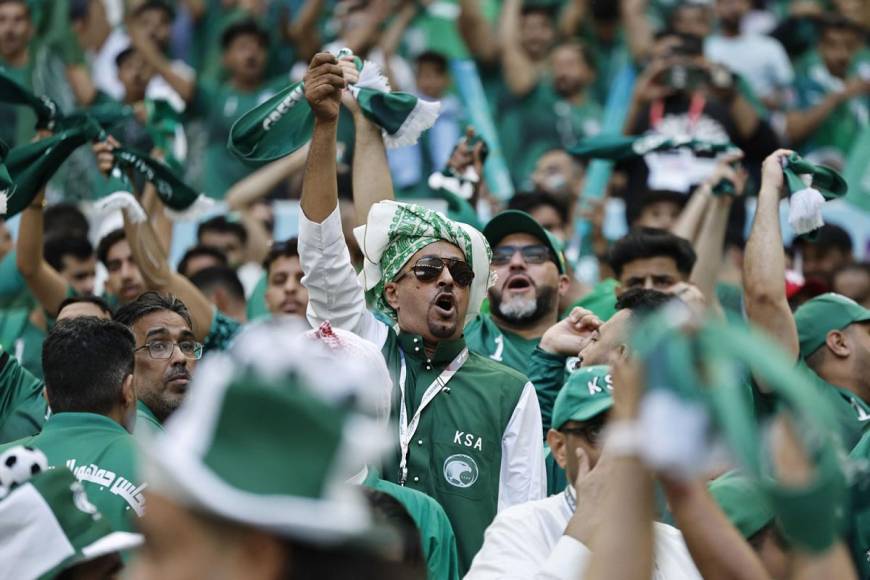 Aficionados saudíes se hicieron presente en el estadio y disfrutaron del partido que dio su selección ante Argentina.