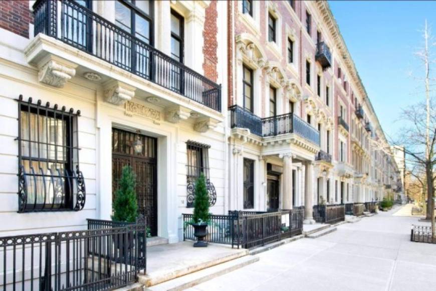 La residencia de Anne Hathaway y Adam Shulman, que figura entre las propiedades a la venta en la agencia inmobiliaria de lujo Sotheby's International Realty, se encuentra a 'solo unos pasos de Central Park', y es descrita por la compañía como un 'unicornio' por su singular carácter.