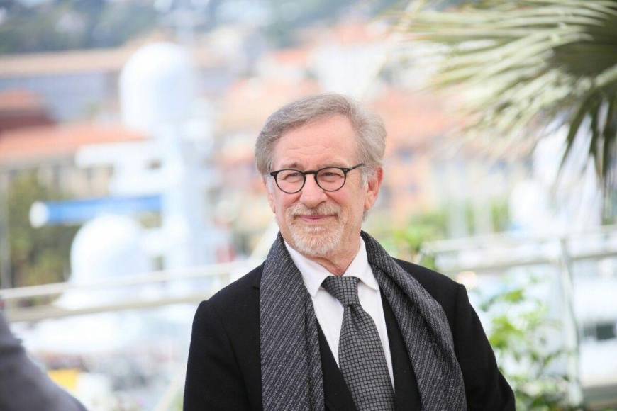 Steven Spielberg entró en la lista de finalistas al Óscar a mejor director, en la que no se incluyó ninguna mujer, lo que provocó una airada reacción en las redes sociales. Antes de las nominaciones, Clayton Davis, un experto en premios de la revista Variety, dijo a la AFP que esta es una de las carreras al Óscar más impredecibles, en parte debido al crecimiento masivo del número de votantes internacionales de la Academia.