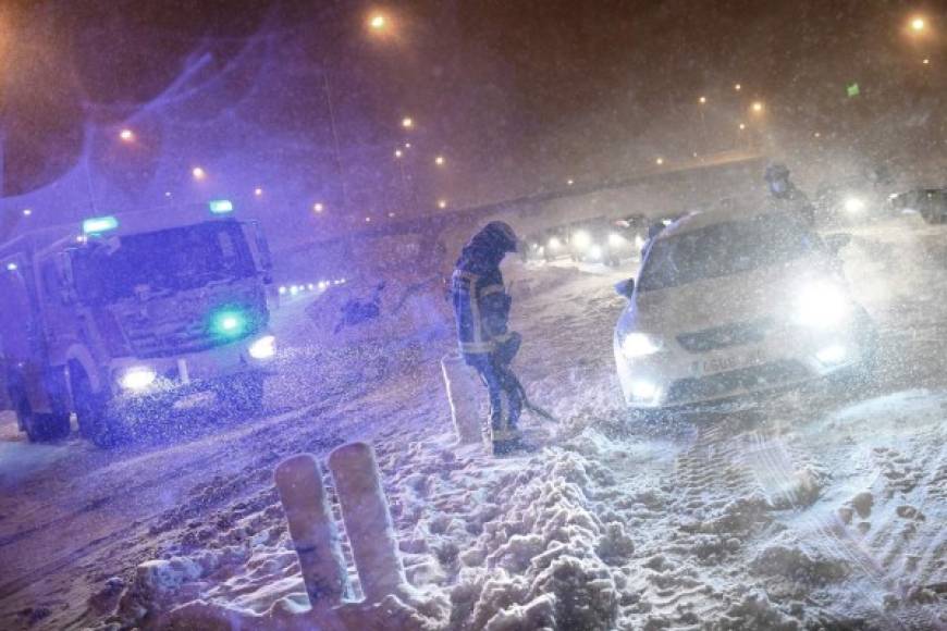 Este temporal, bautizado como 'Filomena', hizo que se declarara la alerta roja en cinco regiones de España, entre ellas Madrid.<br/><br/>Las vías terrestres, ferroviarias y aéreas han sido cortadas por las violentas borrascas de nieve que se abaten desde el viernes por la tarde sobre gran parte del país.