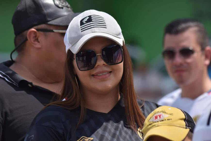 Mujer policía cautiva: Las bellas chicas de la final de ida Olancho-Olimpia