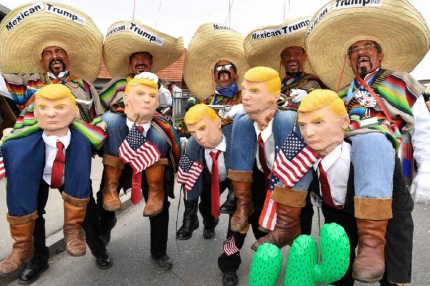 Entre carteles y monigotes, la figura de Donald Trump ha sido ridiculizada durante la ola de protestas en las que se rechaza las duras medidas migratorias adoptadas por el gobierno del republicano.