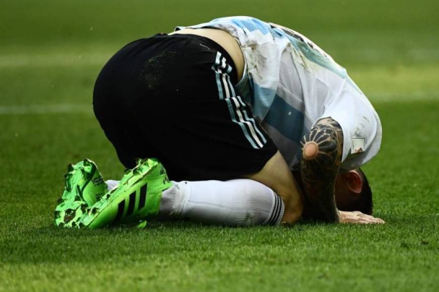 Lionel Messi se lanzó al césped demostrando su impotencia por quedarse nuevamente sin la opción de ganar una Copa del Mundo.