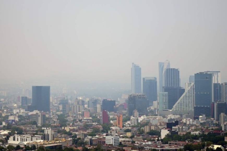 La Ciudad de México declaró este martes contingencia ambiental extraordinaria por los altos índices de contaminación que enfrenta la capital ocasionada por los cerca de 400 incendios que se han registrado en los últimos días en el centro del país.