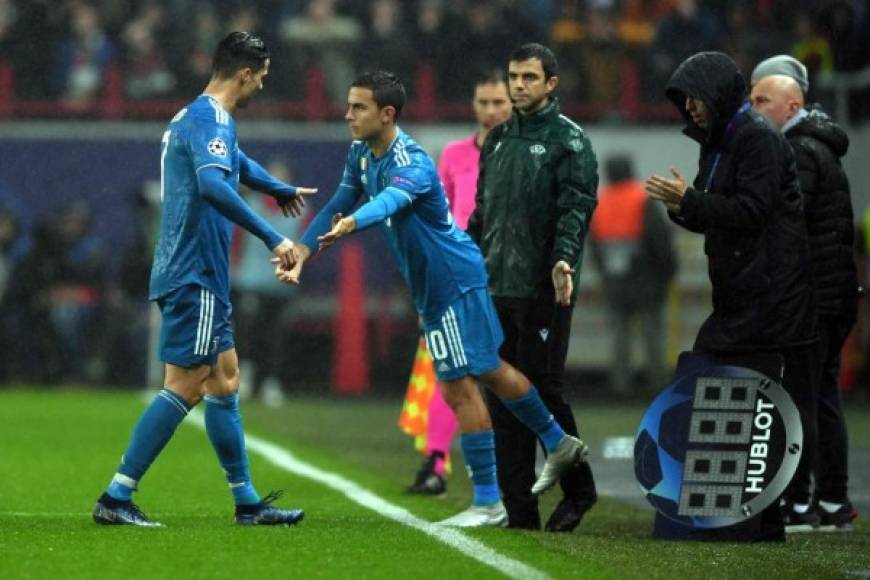 La polémica llegó en el minuto 80 cuando Cristiano Ronaldo salió de cambio con el marcador 1-1 y en su lugar entró Paulo Dybala.