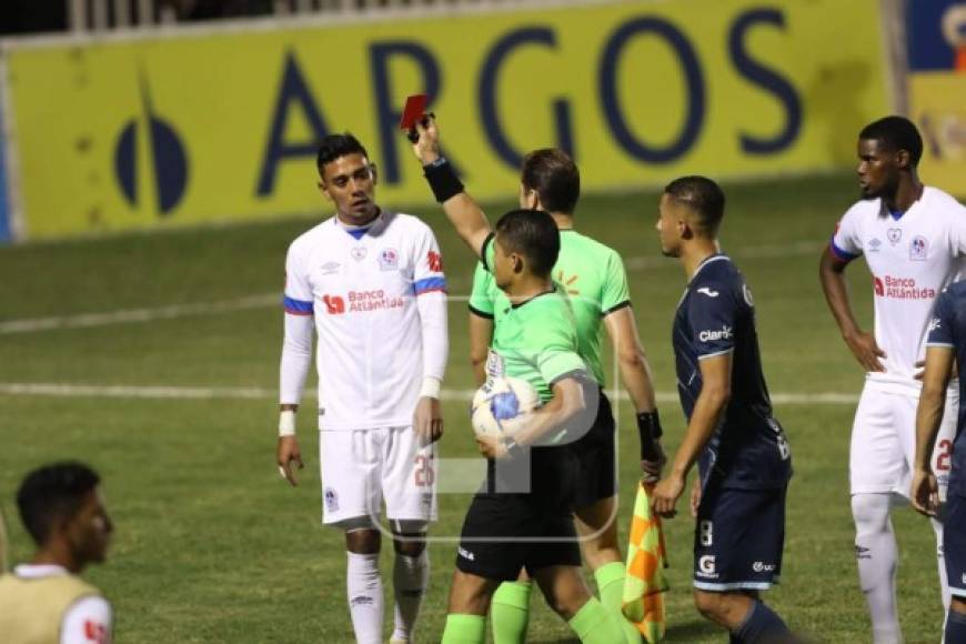 Armando Castro expulsó a Deiby Flores por una agresión contra Óscar García.