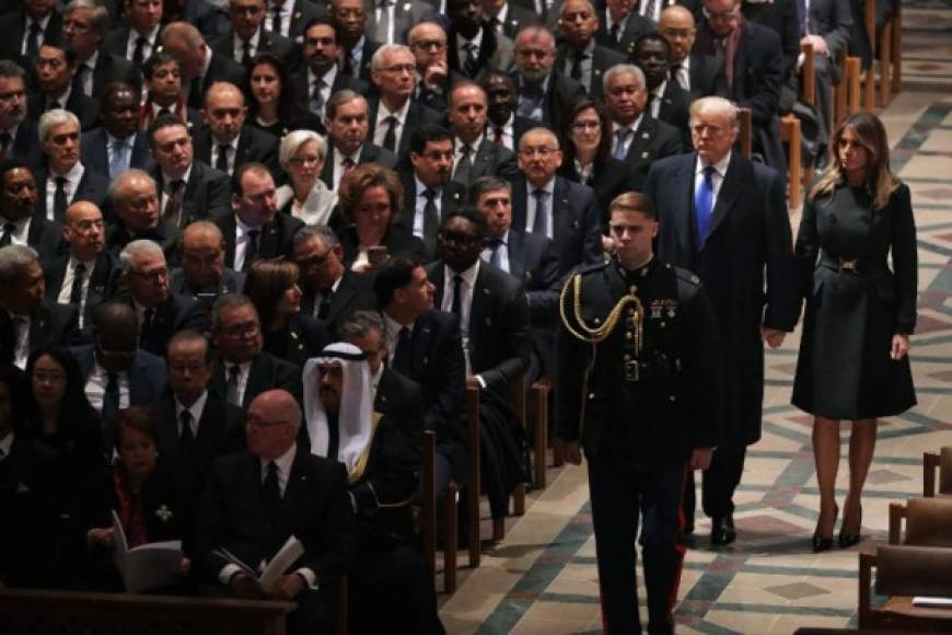 Trump y Melania llegaron puntuales al servicio fúnebre que empezó a las 11.00 hora local (16.00 GMT) de este miércoles con la presencia de varios líderes mundiales.