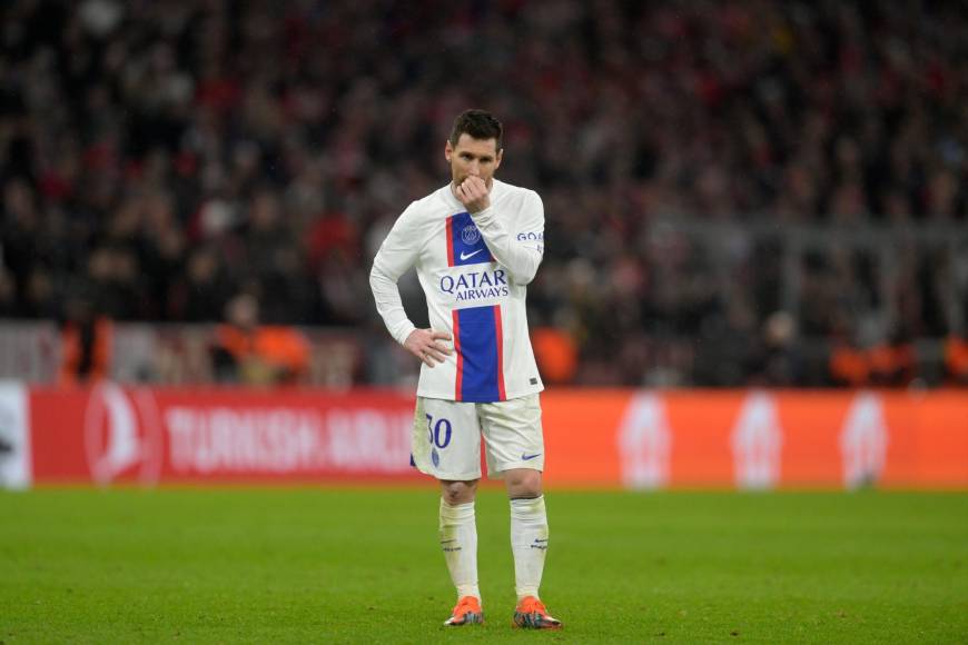 El rostro triste de Lionel Messi tras la eliminación del París Saint Germain.