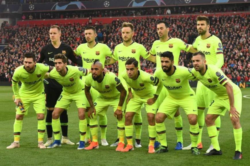 Tras la humillante eliminación en semifinales de la Champions League a manos del Liverpool, la prensa española ha comenzado a revelar los futbolistas señalados del fracaso y que estarían saliendo del club catalán para la próxima campaña.