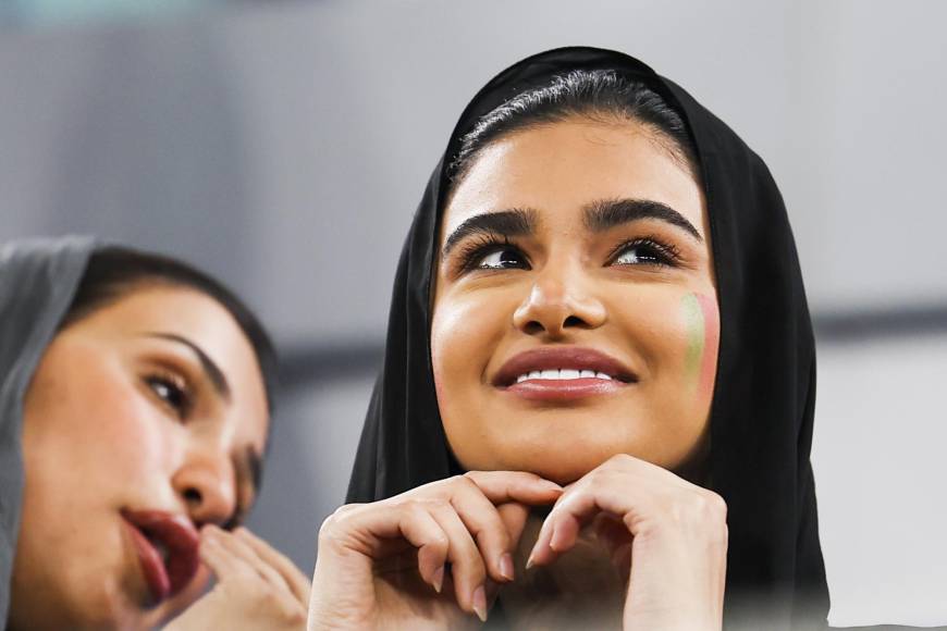 ¿Por Cristiano Ronaldo? Otra de las chicas que se hizo presente al estadio. Ella decidió apoyar a la selección de Portugal.