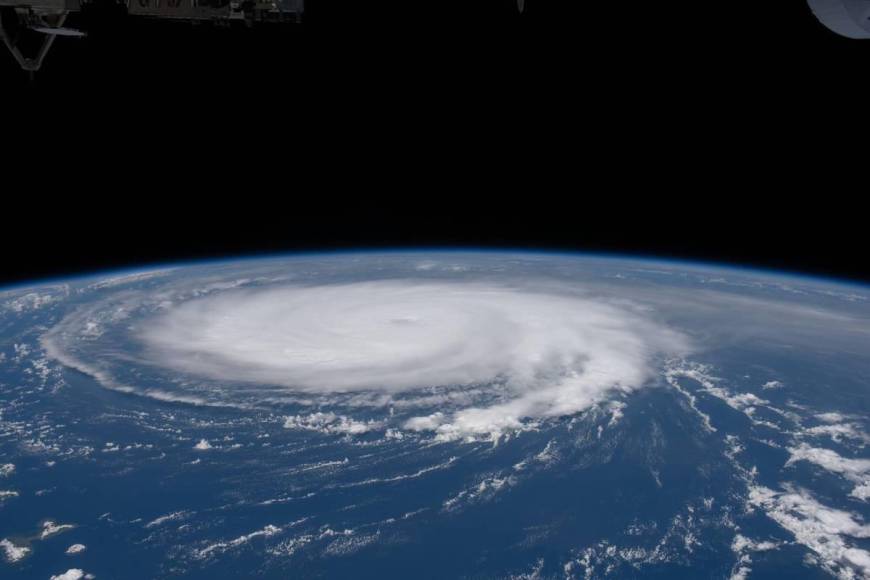 De los cuales, cuatro de estos ciclones tienen potencial para convertirse en poderosos huracanes de categoría 3, 4 y 5.
