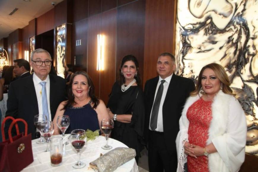 Leonel y Luisa Lacayo con Rosibel y Rubén Claros y Sonia Mejía.