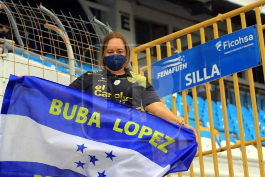 Sin duda, uno de los jugadores catrachos con mayor empatía con la afición es el portero Luis Aurelio 'Buba' López.
