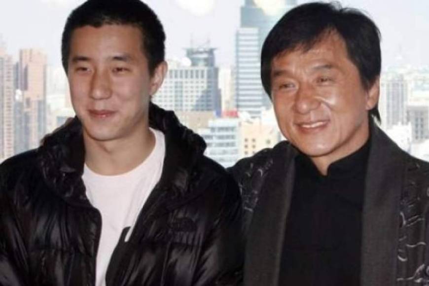 Jackie Chan<br/><br/>Jackie ha acumulado durante su carrera una fortuna de más de 130 millones de dólares que en ningún caso irán a parar a su hijo Jaycee, ya que el actor reveló que destinará toda su herencia a organizaciones benéficas.<br/><br/>