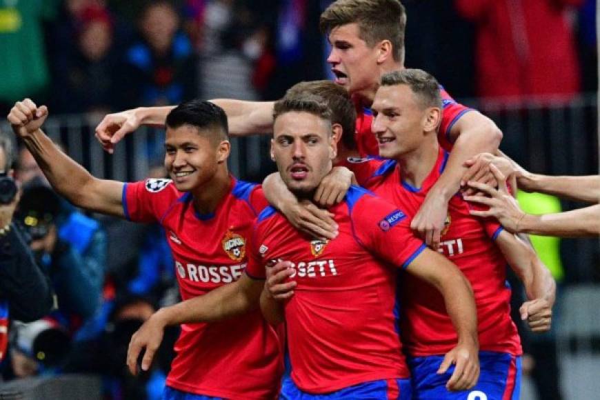 Los jugadores del CSKA de Rusia celebraron por todo lo alto el gol anotado al primer minuto.