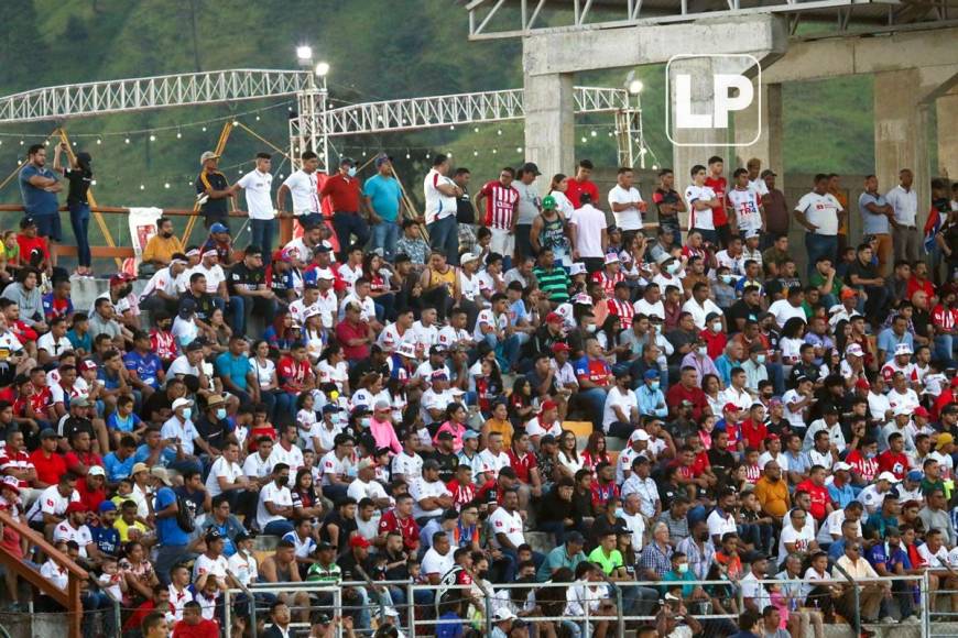 Los aficionados del Olimpia abarrotaron el estadio Marcelo Tinoco de Danlí para el partido ante la UPN.