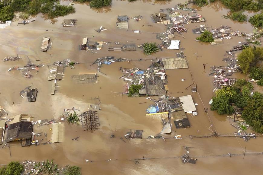 El estado de Rio Grande do Sul, fronterizo con Argentina y Uruguay y el más afectado por las lluvias, reportó 66 muertes en el último balance, mientras que el vecino estado de Santa Catarina registró un fallecimiento.