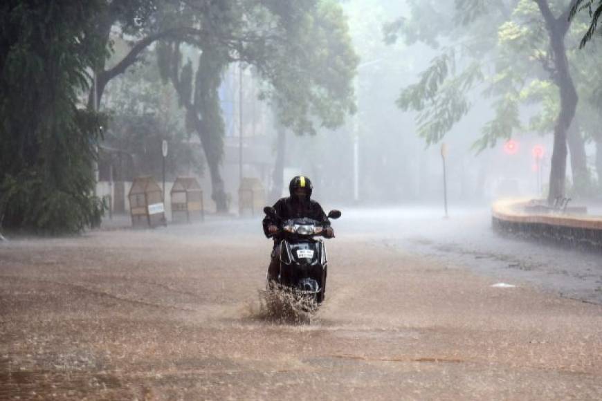 El primer ministro, Narendra Modi, tenía previsto sobrevolar las zonas afectadas este miércoles. (Photo by Sujit Jaiswal / AFP)